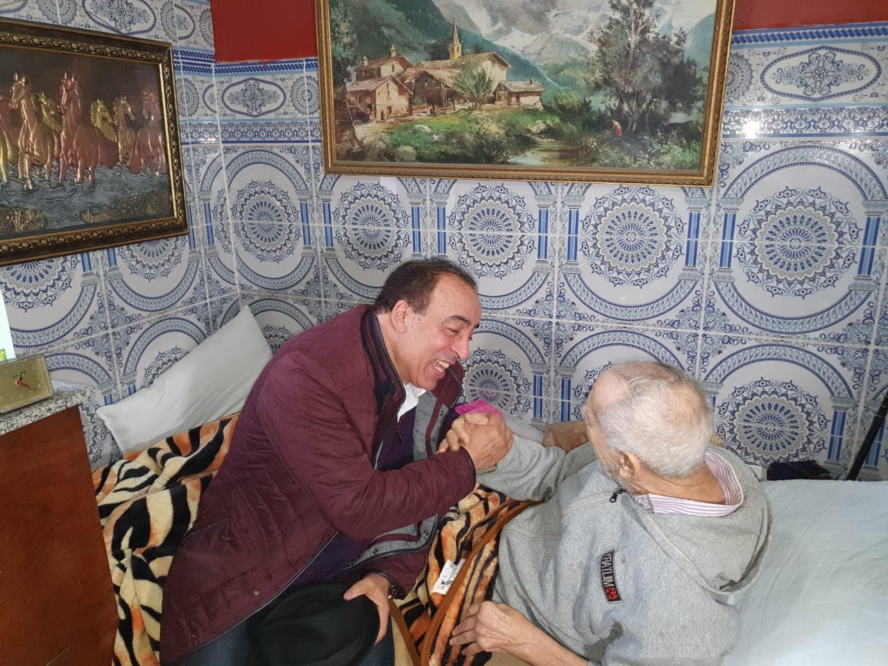 الوزير الحسن عبيابة يقوم بزيارة للفنان محمد الخلفي 7 الوزير الحسن عبيابة يقوم بزيارة للفنان محمد الخلفي