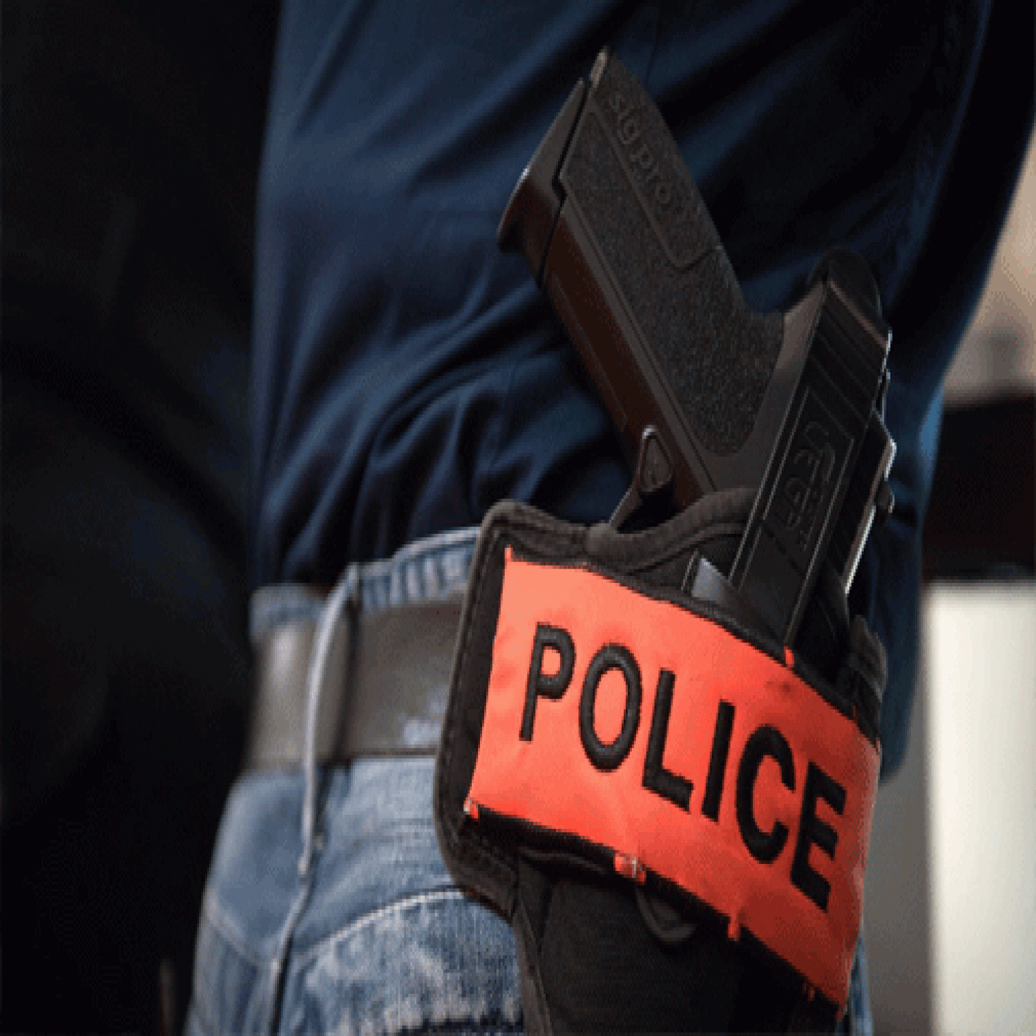 خريبكة: مفتش شرطة يضطر لاستخدام سلاحه الوظيفي 7 خريبكة: مفتش شرطة يضطر لاستخدام سلاحه الوظيفي