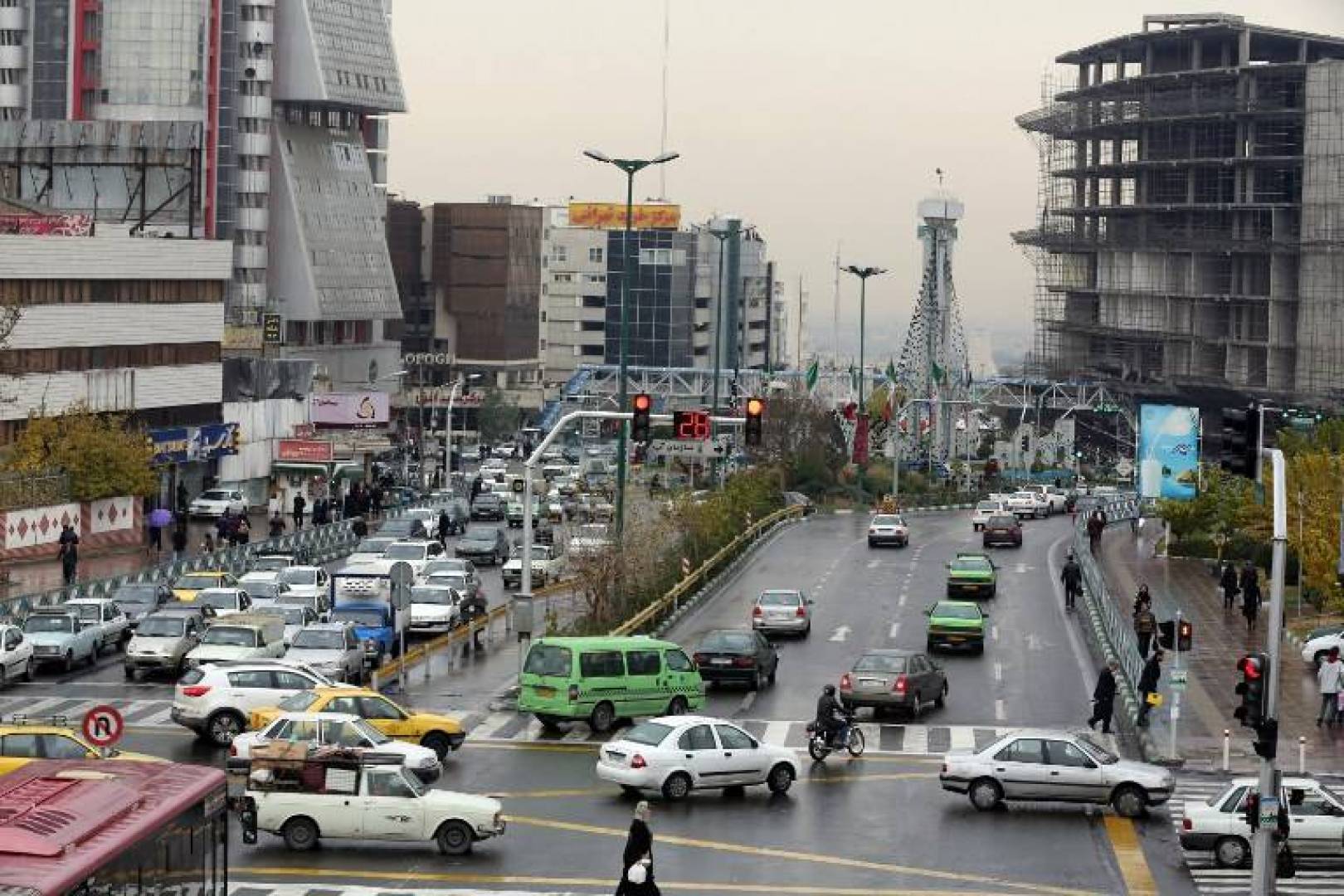 19 قتيلا بانفجار في مركز طبي في طهران