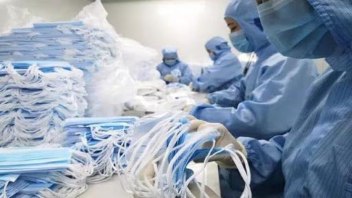 نزلاء السجون المغربية يصنعون 20 ألف كمامة في اليوم