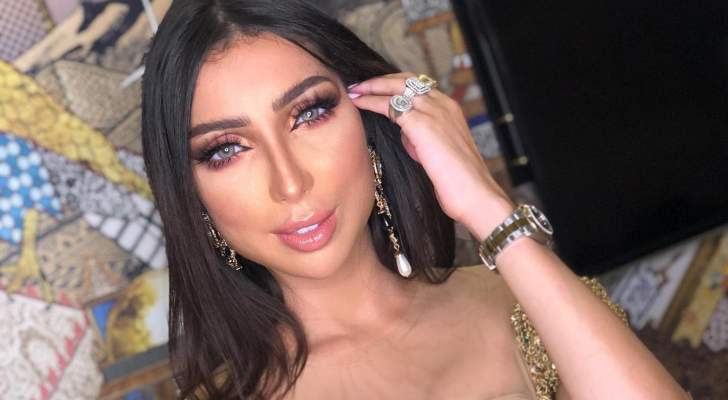 دنيا بطمة تثير الجدل بأحدث إطلالة لها