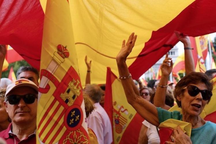 مظاهرة وسط مدريد احتجاجا على إلزامية ارتداء الأقنعة