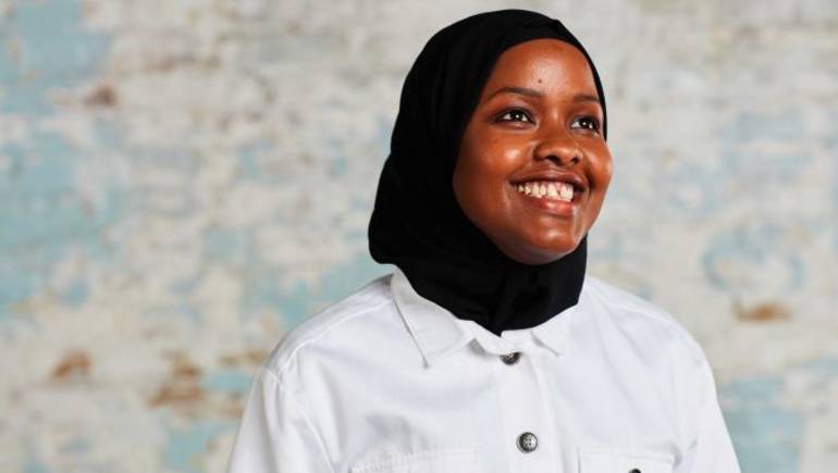 أول حكم محجبة في الدوري الإنجليزي