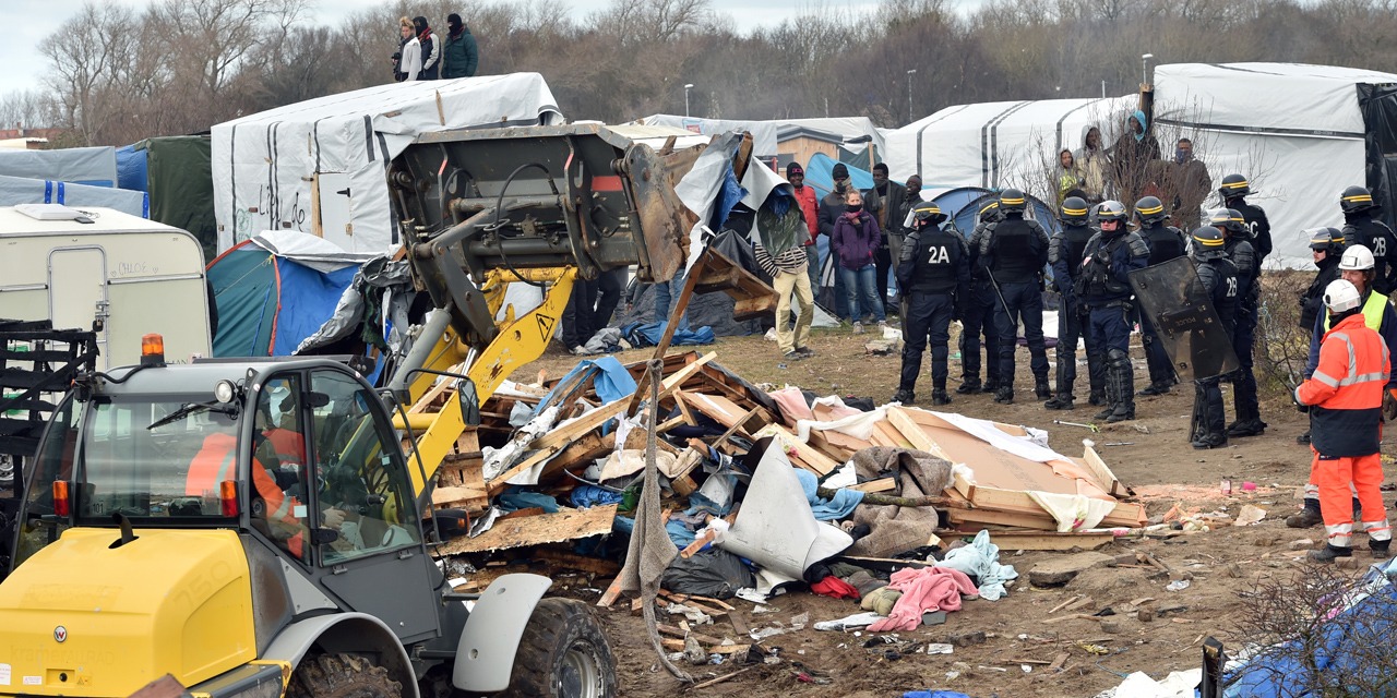 الشرطة الفرنسية تفكك مخيم مهاجرين في كاليه*