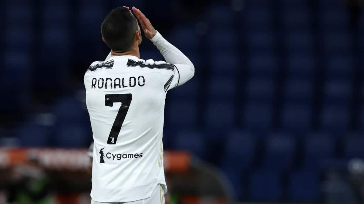 الفيروس التاجي يحرم رونالدو من مواجهة ميسي مرة أخرى.