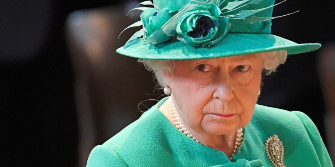 1495699611 hbz the queen crown index 1495661201 1