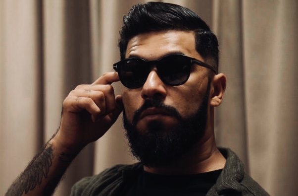 عاجل.. مجموعة من المغنيين الاغنية المغربية يتنازلون عن متابعة “طوطو”