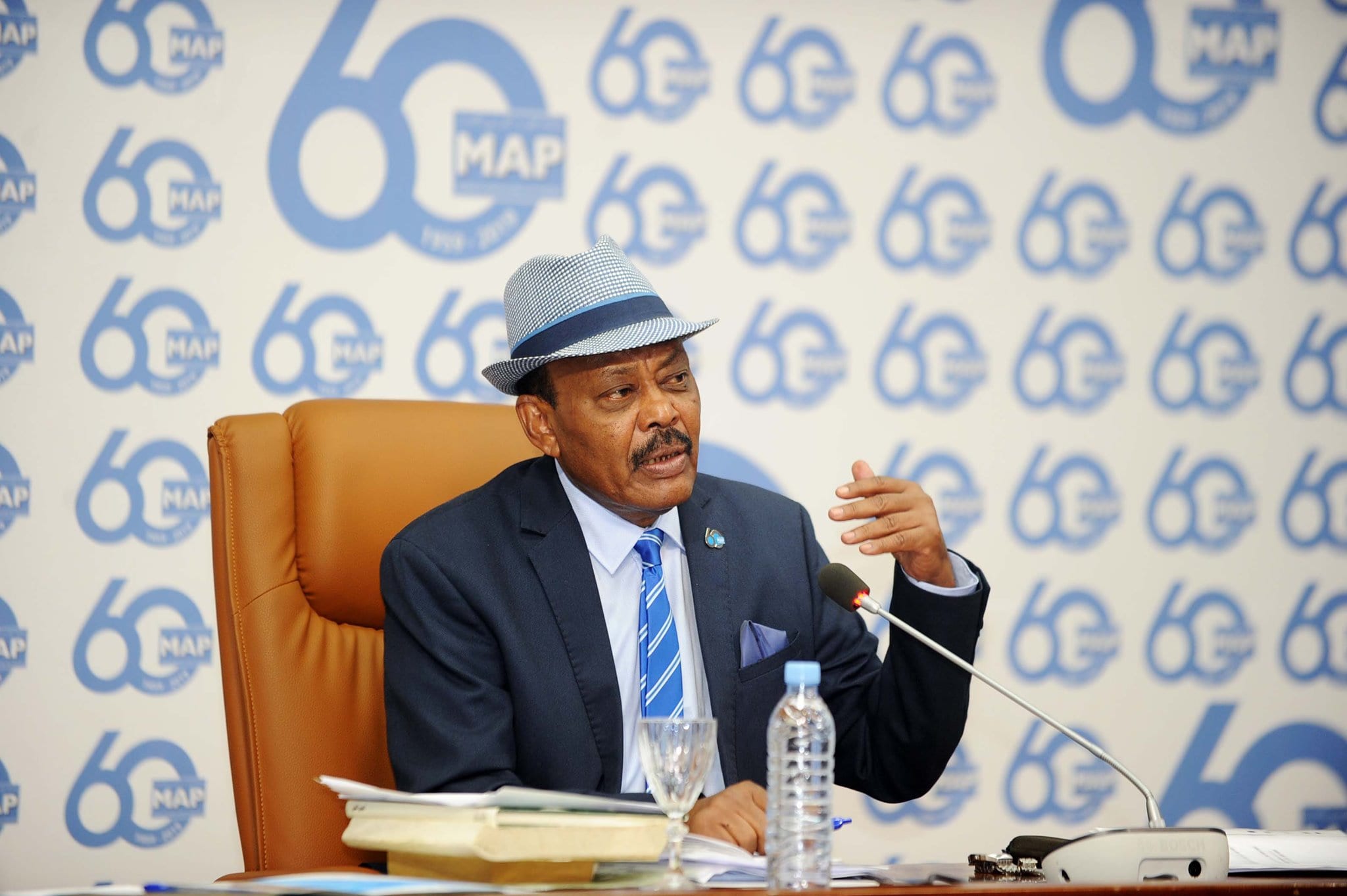 طلحة جبريل يكتب: “يقاتل الصحافي حتى يستحق اللقب”