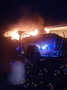 بالصور.. حادثة سير خطيرة بين سيارة وشاحنة بالطريقة الرابطة بين قلعة السراغنة وابن جرير 5 C8DEFCCD ADB7 494D B6DA 95A48C3C4194