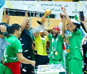 أبناء مراكش يرفعون شعار المملكة المغربية بالسعودية بعد فوز فريق السر بكأس الإتحاد السعودي لكرة القدم داخل القاعة 5 54947F14 CED1 44C6 8E7C 1FB8DE51B1FC