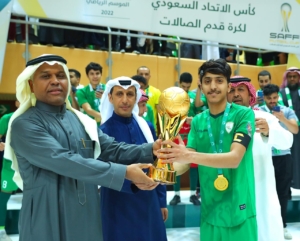 أبناء مراكش يرفعون شعار المملكة المغربية بالسعودية بعد فوز فريق السر بكأس الإتحاد السعودي لكرة القدم داخل القاعة 2 8A3770D7 B55B 4C24 93B4 C5E7F7595CD4