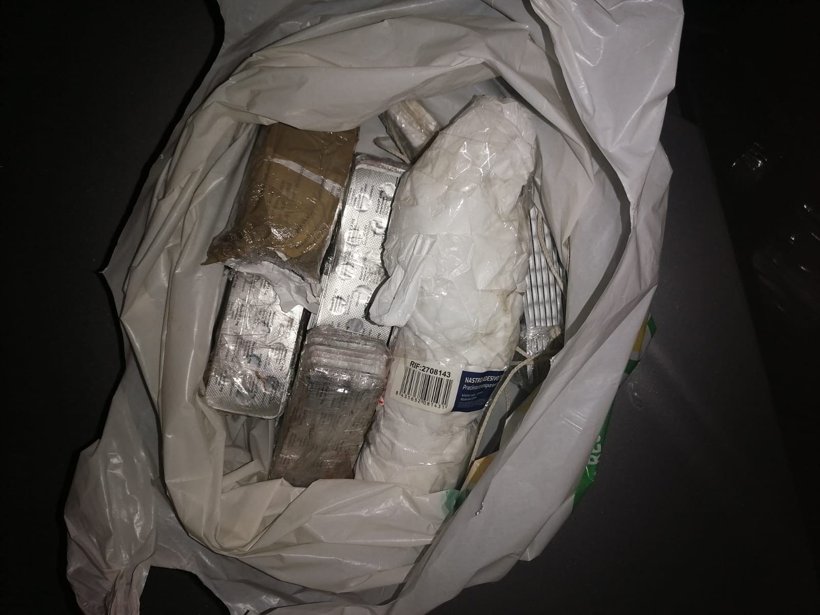 معبر باب سبتة.. إيقاف ثلاثة اشخاص للاشتباه في تورطهم في قضية تتعلق بالتهريب الدولي للمخدرات والمؤثرات العقلية. 7 معبر باب سبتة.. إيقاف ثلاثة اشخاص للاشتباه في تورطهم في قضية تتعلق بالتهريب الدولي للمخدرات والمؤثرات العقلية.