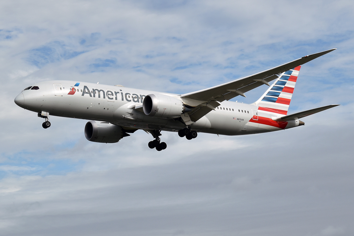 American Airlines N787 8 N810AN @ LHR Oct 2019