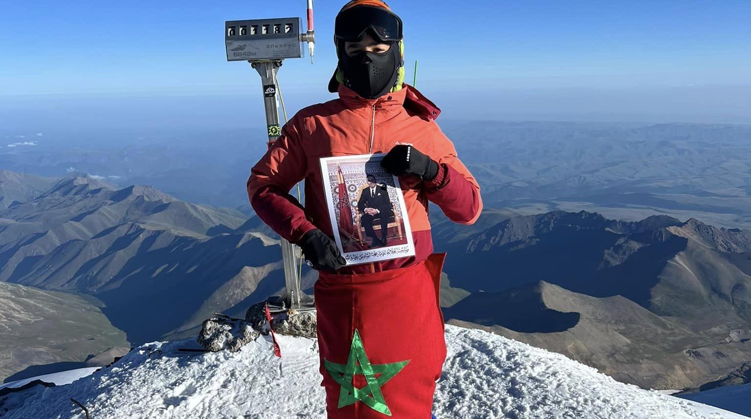 طفل مغربي يتسلق واحدة من 7 قمم الأعلى في العالم 1 يوسف التازي