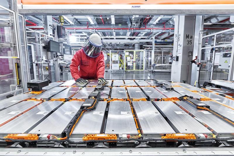 المغرب يعلن عن مشروع ضخم لإنتاج بطاريات السيارات الكهربائية باستثمار 1.3 مليار دولار