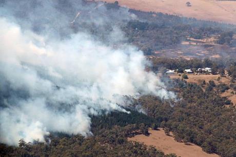 موجة حارة تجتاح أستراليا وترفع خطر نشوب الحرائق 1 320249105911395954596