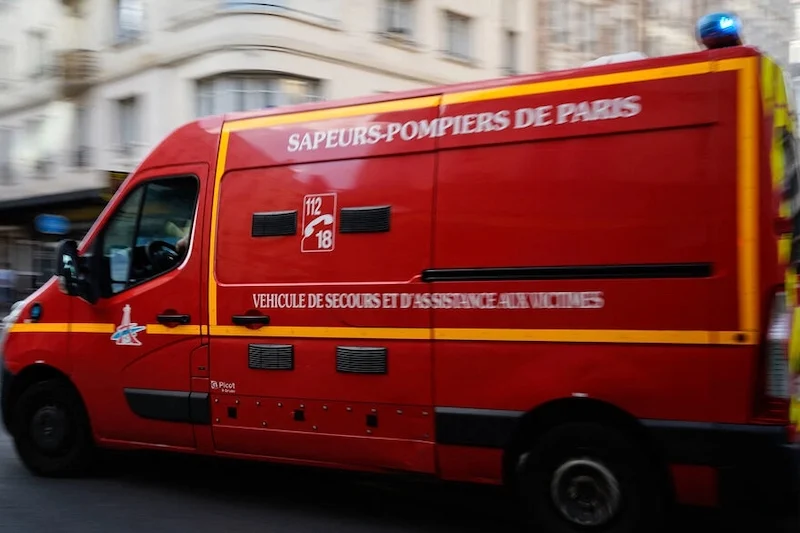 Paris nouveau ne meurt apres avoire ete jete par la fenetre d un hotel