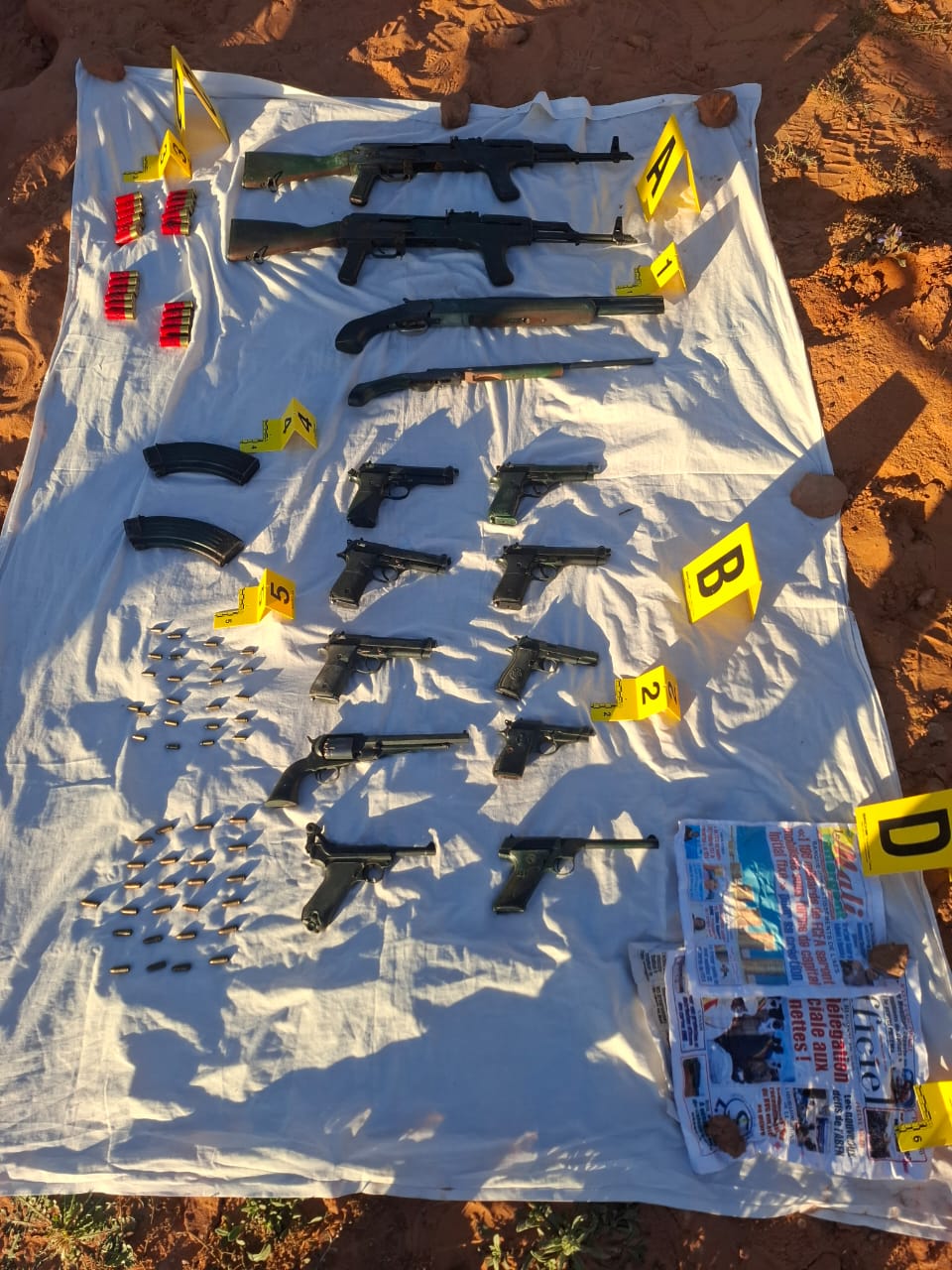 " البسيج " يحبط مخطط إرهابي ويحجز كلاشينكوف ومسدسات وذخيرة جاهزة لتنفيذ هجمات دامية 4 WhatsApp Image 2025 02 20 a 19.57.26 623dff2e