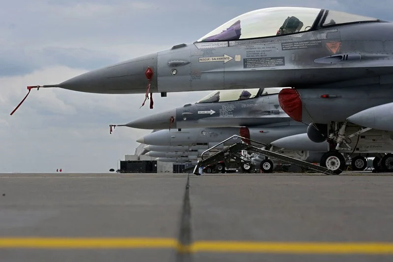 F 16