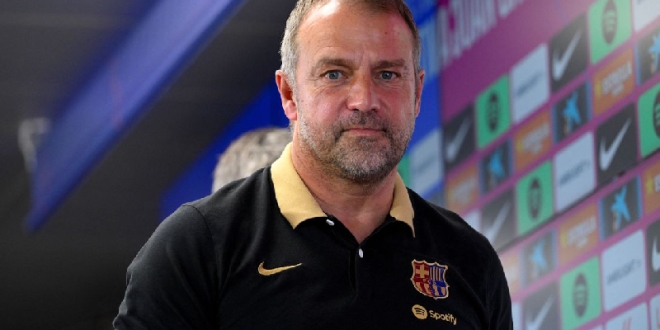 برشلونة يمدد عقد مدربه الألماني هانز فليك حتى 2027