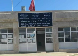 أزمة مستمرة ومصير مجهول.. عمال النظافة بجماعة مولاي بوسلهام يواصلون الإعتصام 5 مقر جماعة مولاي بوسلهام