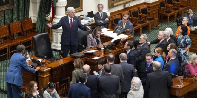 AP25235212676400 696x392 1