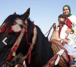 حضور نسائي لافت في موسم مولاي عبد الله أمغار يبرز مهارات الفارسة دنيا عزة 2 IMG 20250814 WA0014