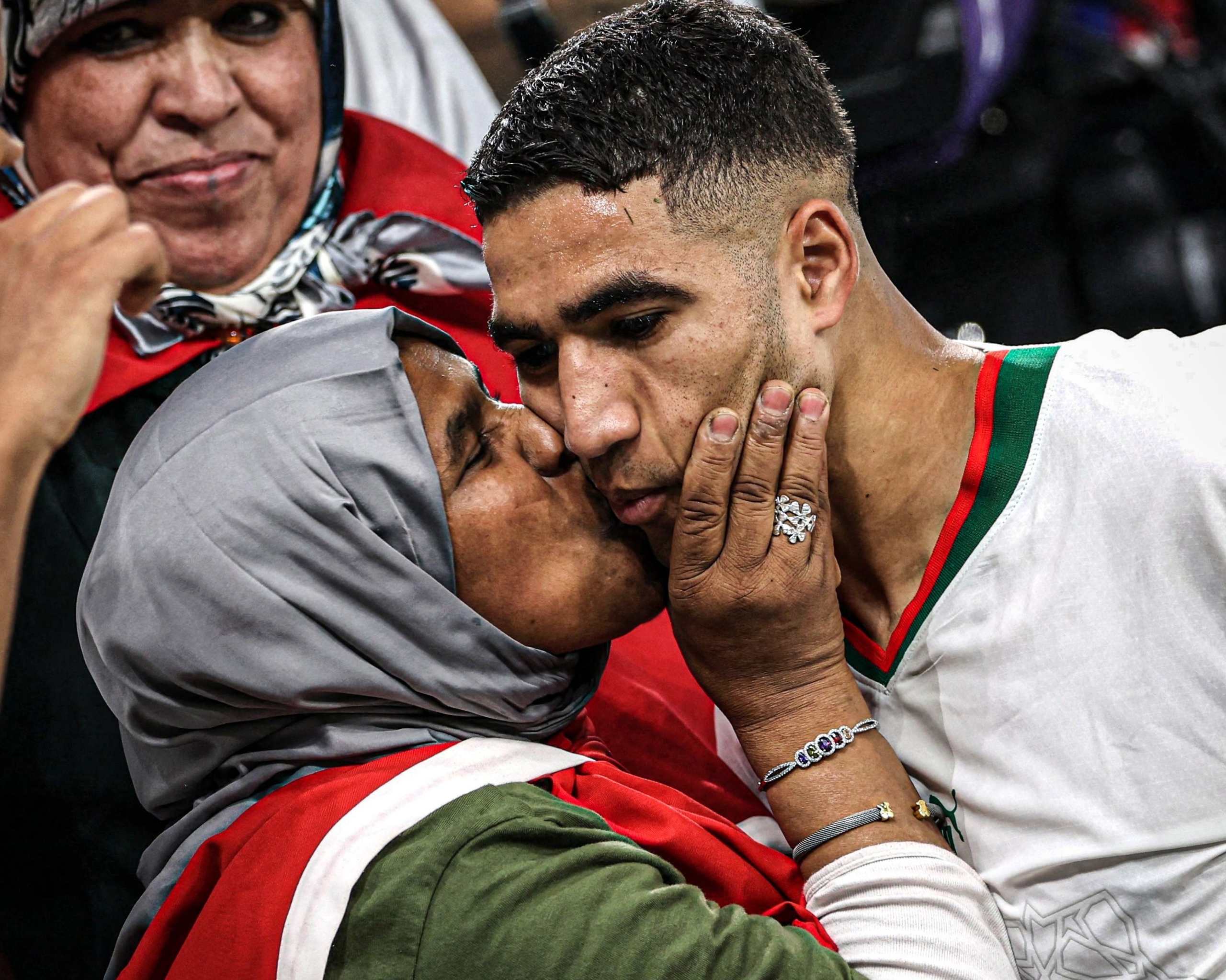 "متحدون من أجل حكيمي".. حملة تضامن تواجه اتهامات مثيرة للجدل قبيل سباق الكرة الذهبية 7 “متحدون من أجل حكيمي”.. حملة تضامن تواجه اتهامات مثيرة للجدل قبيل سباق الكرة الذهبية