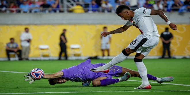 بونو يُزاحم عمالقة الحراسة على جائزة "ياشين"... مجد جديد في مسيرة لا تعرف الانكسار 1 IMG 2183