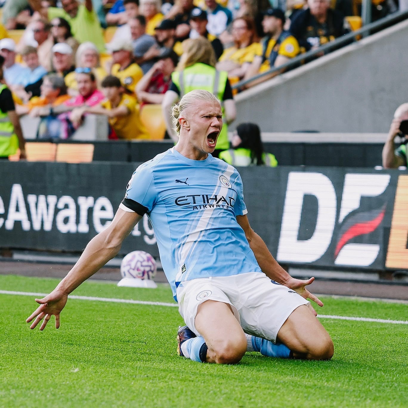 السيتي يكتسح ولفرهامبتون