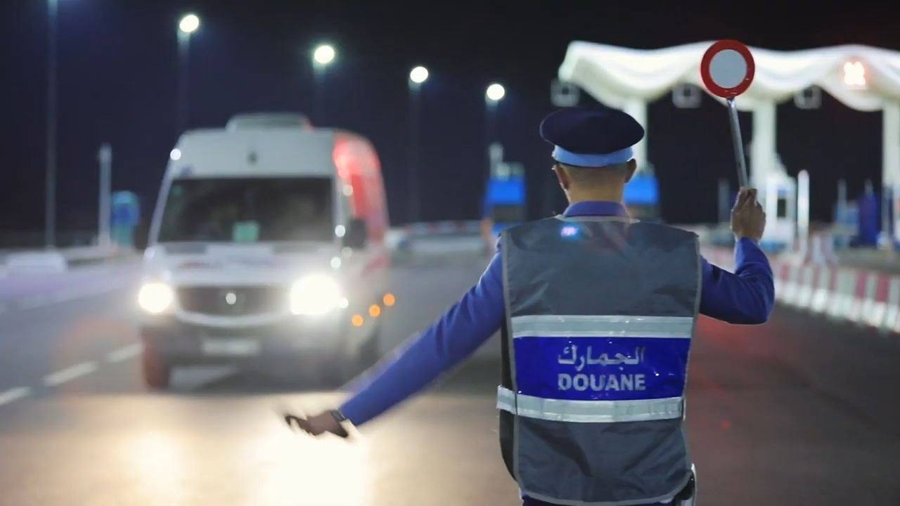 سلطات الجمارك توقف محاولة تهريب هواتف ذكية من إسبانيا