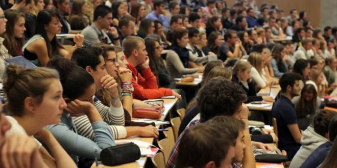 les Marocains restent la premiere communaute etudiante etrangere en France 696x392 1