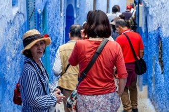 les touristes chinois dans la medina chefchaouen maroc h997kg