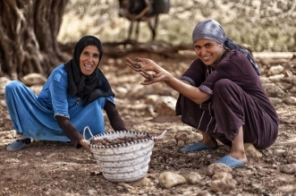 Quand les femmes rurales bâtissent léconomie solidaire du Maroc 696x464 1