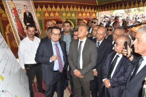 قلعة السراغنة.. عامل الإقليم سمير اليزيدي يطلق مشروعا مائيا بالجوالة ويتفقد مؤسسة تعليمية بتملالت 2 Capture decran 2025 11 04 190352