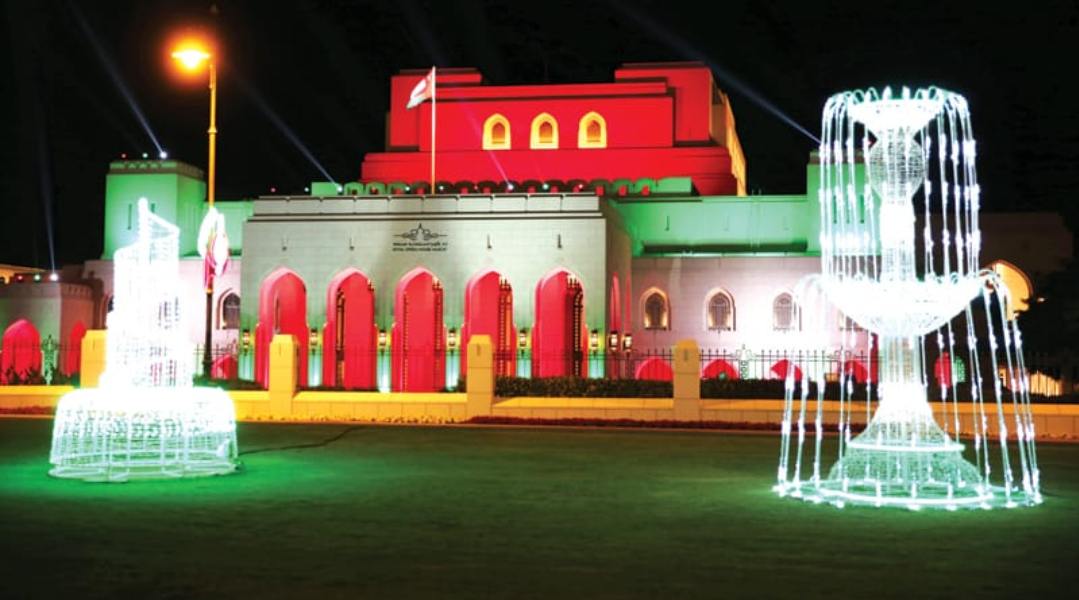 عُمان تستعد لإحياء يومها الوطني بعرض عسكري يجسّد رمزية الدولة البوسعيدية