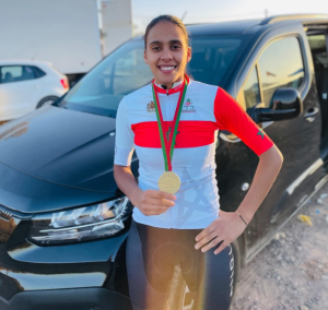 السرغينية سلمى الحريري تتوج بلقب البطولة الوطنية للدراجات الجبلية بلالة تكركوست بعد أداء استثنائي 2 Capture decran 2025 11 27 205245