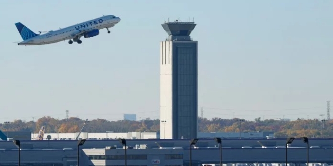 États Unis le shutdown paralyse le trafic aérien et perturbe des milliers de voyageurs 696x464 1