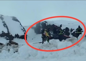 إنقاذ عائلة بإركلاون دائرة أزرو: تدخل بطولي للسلطات وسط ثلوج وبرد قارس 2 Capture decran 2025 12 24 224408