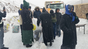 بتأطير من السلطات المحلية.. مؤسسة محمد الخامس توزع مساعدات للتخفيف من موجة البرد بإقليم تنغير 2 Capture decran 2025 12 25 131620