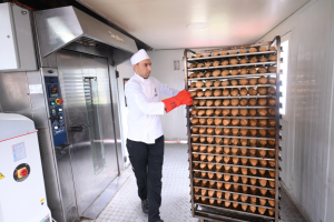 المديرية العامة للأمن الوطني تدعم ساكنة القصر الكبير بوحدتين متنقلتين لإنتاج الخبز 2 Capture decran 2026 02 04 101339