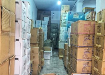 تطوان.. إحباط محاولة ترويج 10 آلاف قارورة من العطور الفاخرة تحمل علامات تجارية عالمية 6 تطوان.. إحباط محاولة ترويج 10 آلاف قارورة من العطور الفاخرة تحمل علامات تجارية عالمية