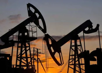 النفط يسجل أكبر خسارة أسبوعية منذ 2022