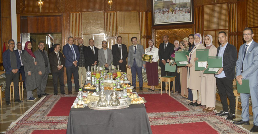 عامل عين السبع الحي المحمدي يحتفي بتتويج مدرسة الشفشاوني بالجائزة الوطنية للأداء التربوي 1 عامل عين السبع الحي المحمدي يحتفي بتتويج مدرسة الشفشاوني بالجائزة الوطنية للأداء التربوي