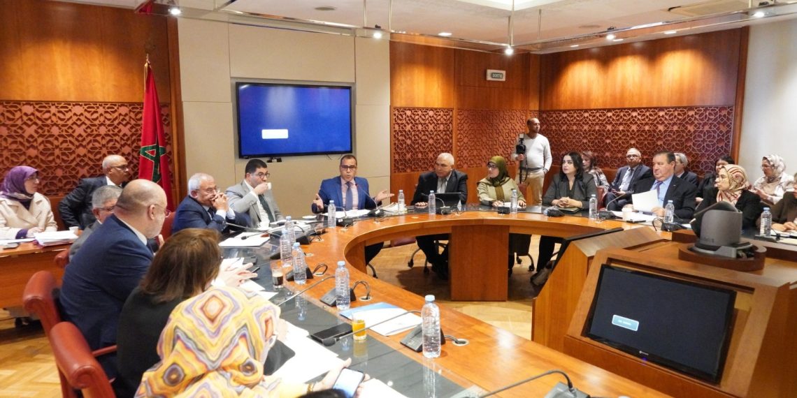 المعارضة تحذر من “نكوصية” مشروع قانون الصحافة وتتهم الحكومة بالالتفاف على ملاحظات المحكمة الدستورية