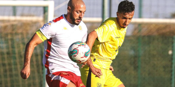 المغرب الفاسي يحسم قمة مؤجلة أمام الوداد ويعتلي صدارة البطولة