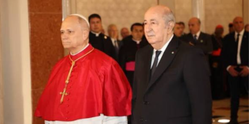 البابا من الجزائر: السلطة تُخدم ولا تهيمن… ورسالة مشفّرة حول الحريات تضع المشهد السياسي تحت المجهر