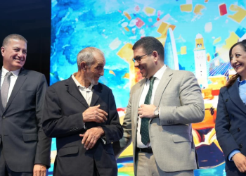 وزير الشباب يكرّم بائع الكتب محمد العزيزي في افتتاح “الرباط عاصمة عالمية للكتاب 2026”