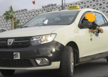 القنيطرة.. أزمة الطاكسيات وتعنّت بعض السائقين يدفعان المواطنين إلى تطبيقات النقل