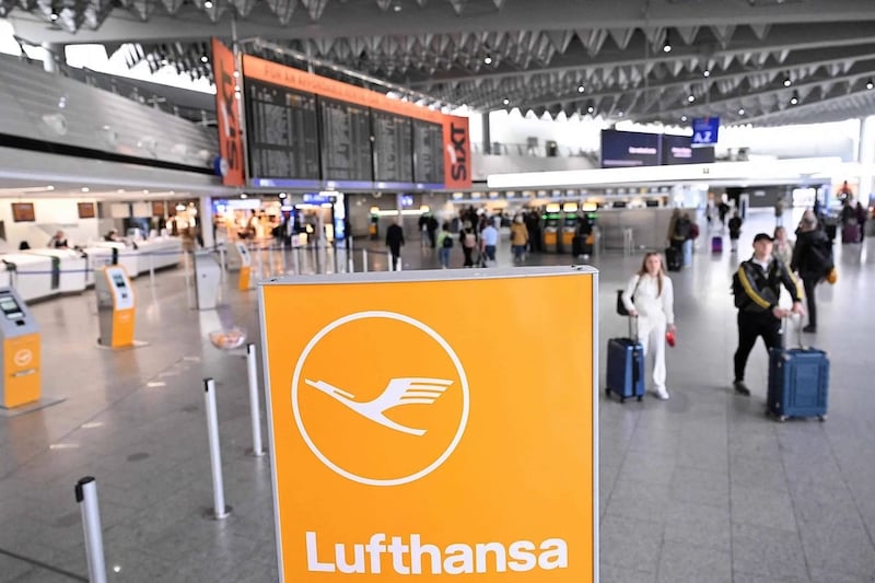إضراب طياري لوفتهانزا يعطل مئات الرحلات الجوية 1 إضراب طياري لوفتهانزا يعطل مئات الرحلات الجوية